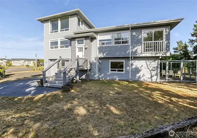 Photo 3 of Single family home for sale at 781 Camden Ct Sw, Ocean Shores, WA 98569 | MLS# NWM2558935 | Listing updated on 2026-09-23