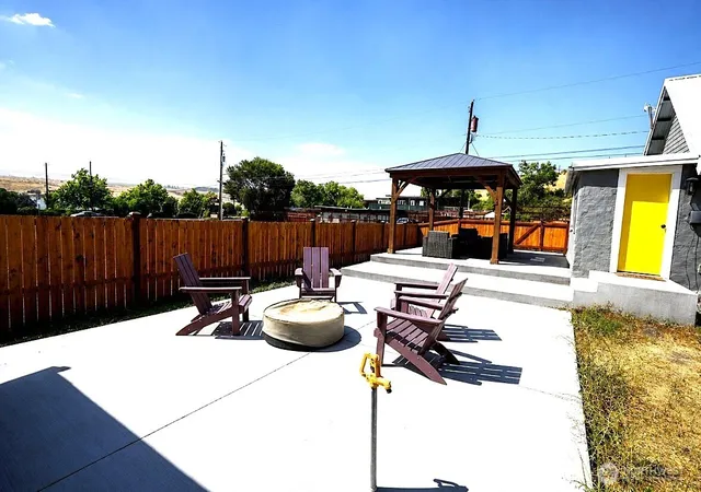 Photo 1 of Sale Pending at 419 4th Avenue Ne, Soap Lake, WA 98851 | MLS# NWM2558955 | Listing updated on 2026-09-25