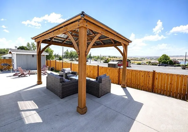 Photo 3 of Sale Pending at 419 4th Avenue NE, Soap Lake, WA 98851 | MLS# NWM2558955 | Listing updated on 2026-09-25
