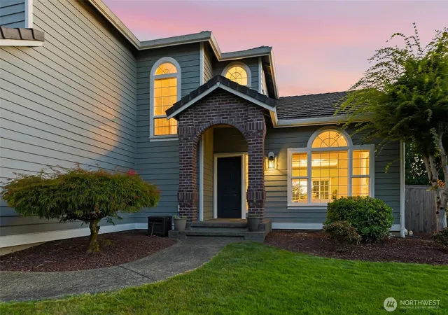 Photo 3 of Single family home for sale at 1404 Amber Blvd Se, Puyallup, WA 98372 | MLS# NWM2559152 | Listing updated on 2026-09-27