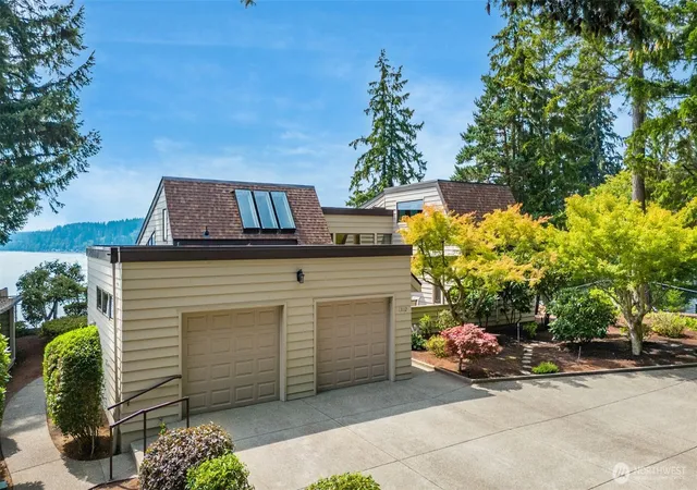 Photo 4 of Sale Pending at 13112 Purdy Dr NW, Gig Harbor, WA 98332 | MLS# NWM2559238 | Listing updated on 2026-10-01