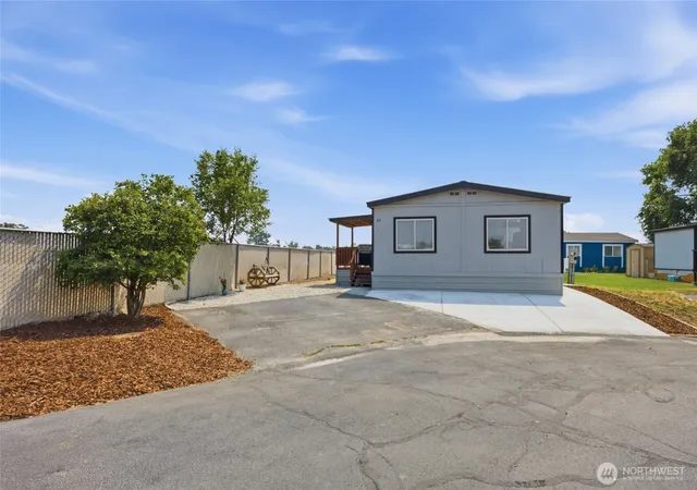 Photo 1 of Manufactured home for sale at 4000 Longview St Ne #82, Moses Lake, WA 98837 | MLS# NWM2559362 | Listing updated on 2026-09-23