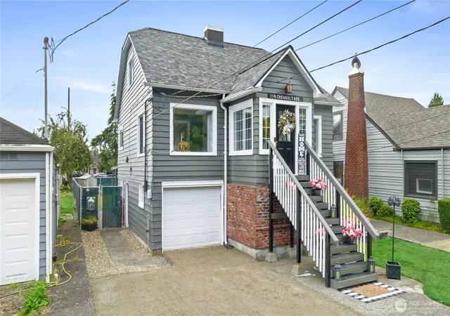 Photo 1 of Single family home for sale at 114 Chenault Ave, Hoquiam, WA 98550 | MLS# NWM2559431 | Listing updated on 2026-10-01