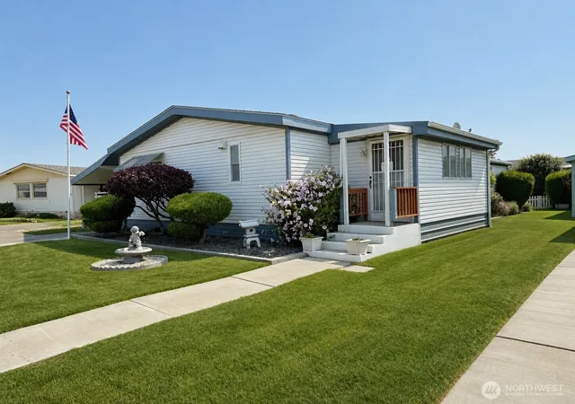 Photo 2 of Sale Pending at 2240 W Broadway Ave #201, Moses Lake, WA 98837 | MLS# NWM2559437 | Listing updated on 2026-09-25