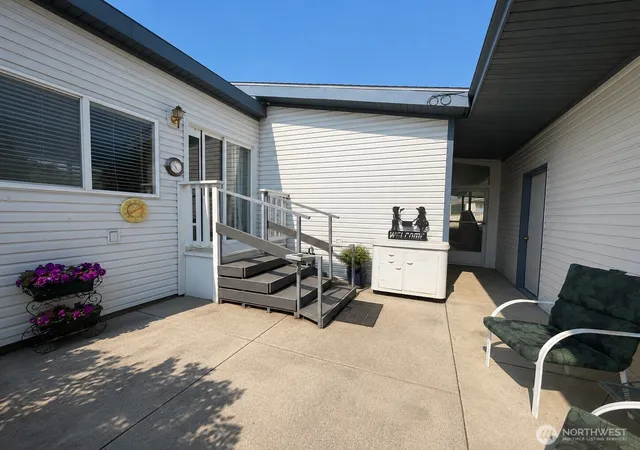Photo 3 of Sale Pending at 2240 W Broadway Ave #201, Moses Lake, WA 98837 | MLS# NWM2559437 | Listing updated on 2026-09-25