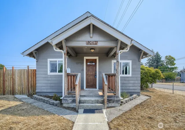 Photo 2 of Sale Pending at 7047 S Warner St, Tacoma, WA 98409 | MLS# NWM2559655 | Listing updated on 2026-09-23