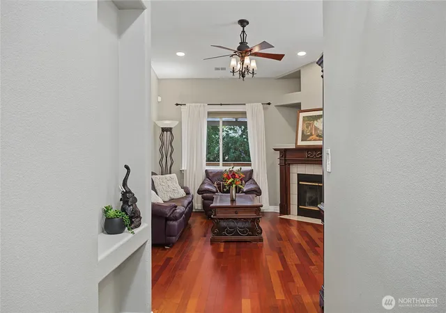 Photo 3 of Single Family Residence at 10415 NE 43rd Avenue, Vancouver, WA 98686 | MLS# NWM2559804 | | Sold on 2026-10-02