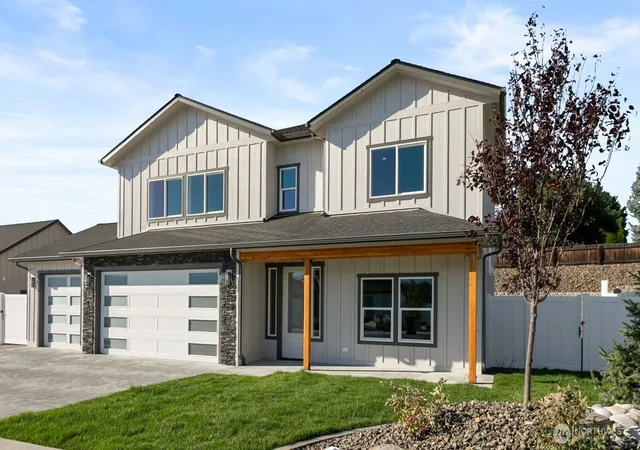 Photo 2 of Single family home for sale at 857 Ne Tyler Pl, East Wenatchee, WA 98802 | MLS# NWM2560131 | Listing updated on 2026-09-22