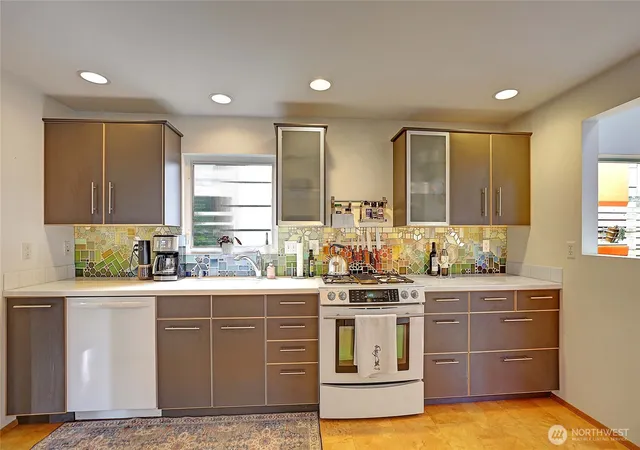 Photo 3 of Single family home for sale at 2024 Wetmore Ave, Everett, WA 98201 | MLS# NWM2560149 | Listing updated on 2026-09-29