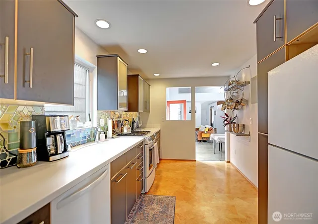 Photo 4 of Single family home for sale at 2024 Wetmore Ave, Everett, WA 98201 | MLS# NWM2560149 | Listing updated on 2026-09-29