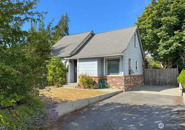 Photo 2 of Sale Pending at 519 W 15th Street, Port Angeles, WA 98362 | MLS# NWM2560201 | Listing updated on 2026-09-28
