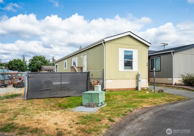 Photo 2 of Manufactured home for sale at 300 Park Ave #34, Buckley, WA 98321 | MLS# NWM2560238 | Listing updated on 2026-09-23
