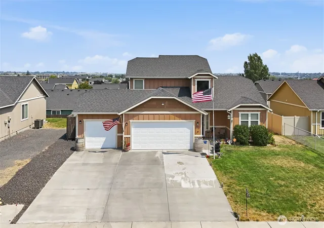 Photo 3 of Single family home for sale at 521 N Florida Dr, Moses Lake, WA 98837 | MLS# NWM2560259 | Listing updated on 2026-09-23