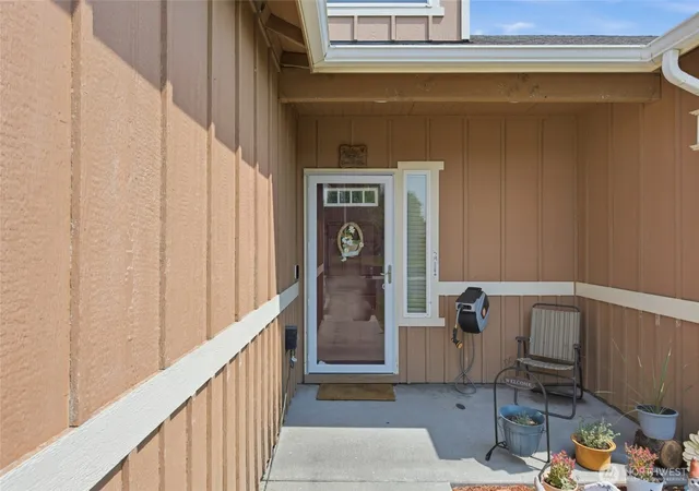 Photo 4 of Single family home for sale at 521 N Florida Dr, Moses Lake, WA 98837 | MLS# NWM2560259 | Listing updated on 2026-09-23