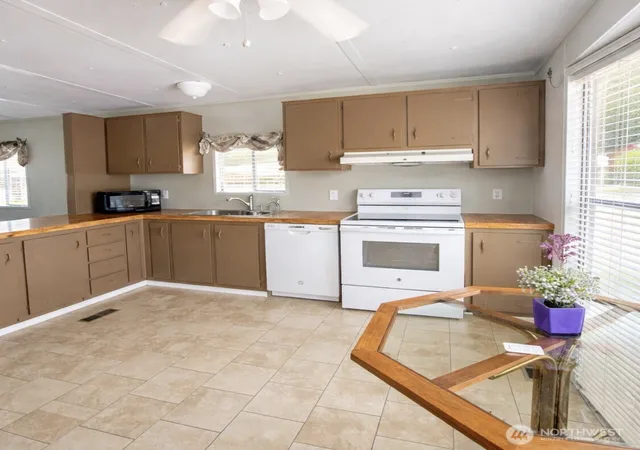 Photo 4 of Manufactured home for sale at 8508 144th Avenue E #11, Puyallup, WA 98372 | MLS# NWM2560278 | Listing updated on 2026-09-23