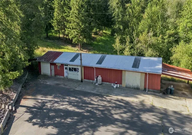 Photo 3 of Single family home for sale at 2500 Harris St, Kelso, WA 98626 | MLS# NWM2560394 | Listing updated on 2026-09-23