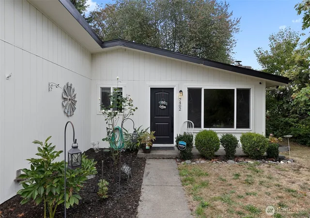 Photo 2 of Single family home for sale at 7402 E F St, Tacoma, WA 98404 | MLS# NWM2560521 | Listing updated on 2026-09-30
