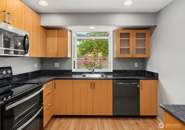 Photo 3 of Condo for sale at 120 124th Street Sw #E1, Everett, WA 98204 | MLS# NWM2560726 | Listing updated on 2026-09-23