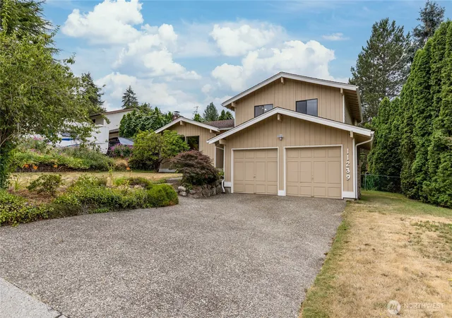 Photo 1 of Sale Pending at 11239 Se 324th Street, Auburn, WA 98092 | MLS# NWM2560807 | Listing updated on 2026-09-21