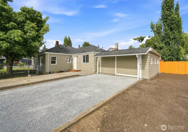Photo 1 of Single family home for sale at 901 11th Street, Sedro Woolley, WA 98284 | MLS# NWM2560851 | Listing updated on 2026-09-30
