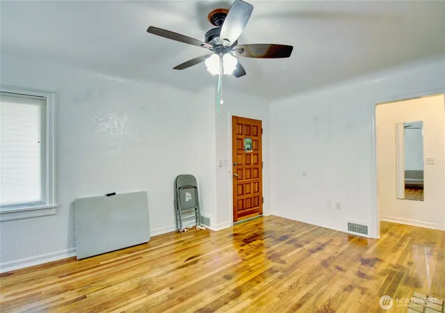 Photo 3 of Single family home for sale at 1135 E Orange Ave, Burlington, WA 98233 | MLS# NWM2560875 | Listing updated on 2026-09-28