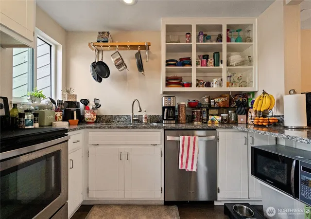 Photo 4 of Townhouse for sale at 7650 Birch Bay Dr #F3, Blaine, WA 98230 | MLS# NWM2560974 | Listing updated on 2026-10-01