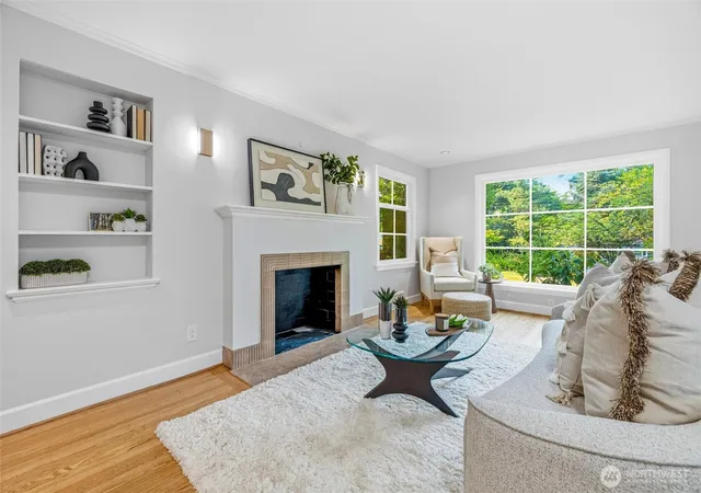 Photo 4 of Sale Pending at 2745 NE 89th Street, Seattle, WA 98115 | MLS# NWM2560976 | Listing updated on 2026-10-08