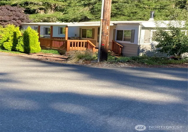 Photo 2 of Manufactured home for sale at 6521 Se Mile Hl Dr #18, Port Orchard, WA 98366 | MLS# NWM2560996 | Listing updated on 2026-09-23