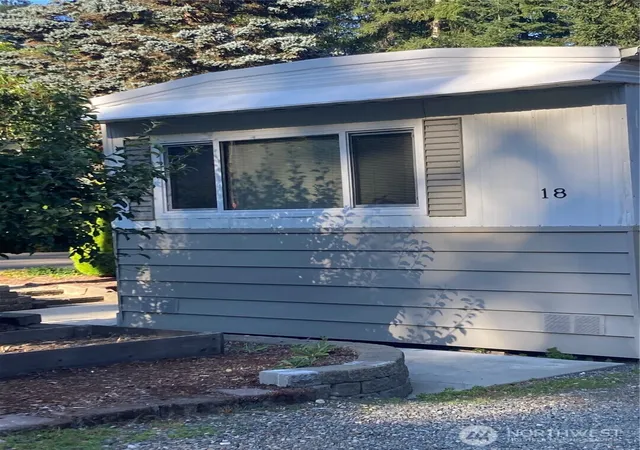 Photo 3 of Manufactured home for sale at 6521 Se Mile Hl Dr #18, Port Orchard, WA 98366 | MLS# NWM2560996 | Listing updated on 2026-09-23