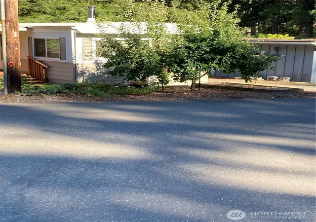 Photo 3 of Manufactured home for sale at 6521 SE Mile Hl Dr #18, Port Orchard, WA 98366 | MLS# NWM2560996 | Listing updated on 2026-09-23