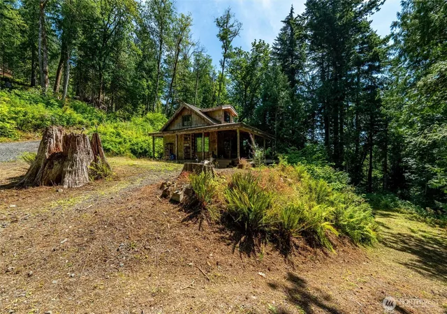 Photo 2 of Single family home for sale at 9075 Upper Frost Crk Rd, Maple Falls, WA 98266 | MLS# NWM2561182 | Listing updated on 2026-09-23