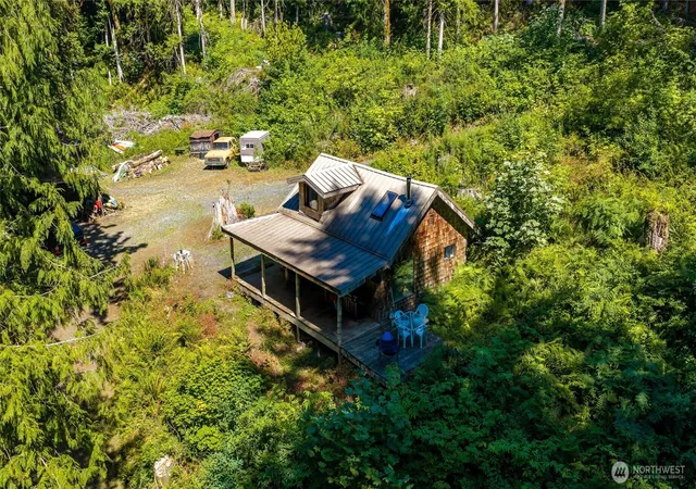 Photo 3 of Single family home for sale at 9075 Upper Frost Crk Rd, Maple Falls, WA 98266 | MLS# NWM2561182 | Listing updated on 2026-09-23