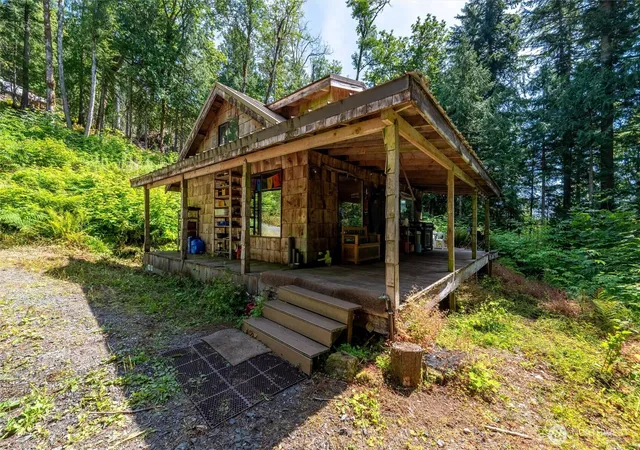 Photo 3 of Single family home for sale at 9075 Upper Frost Crk Rd, Maple Falls, WA 98266 | MLS# NWM2561182 | Listing updated on 2026-09-23