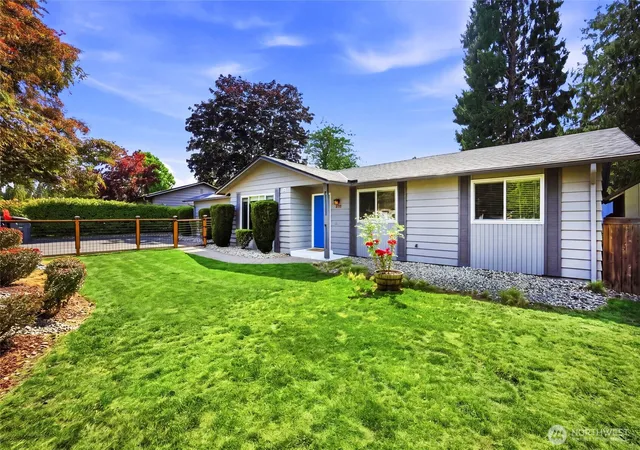 Photo 2 of Sale Pending at 6208 Sycamore Pl, Everett, WA 98203 | MLS# NWM2561202 | Listing updated on 2026-09-25