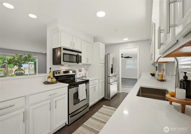 Photo 4 of Sale Pending at 6208 Sycamore Pl, Everett, WA 98203 | MLS# NWM2561202 | Listing updated on 2026-09-25