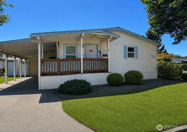 Photo 1 of Manufactured home for sale at 163 Blue Heron Dr, Longview, WA 98632 | MLS# NWM2561220 | Listing updated on 2026-09-23