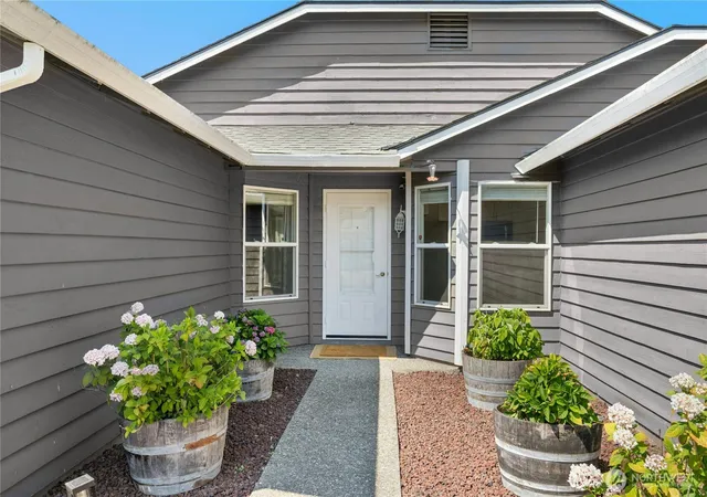 Photo 2 of Sale Pending at 11220 Se 267th Place, Kent, WA 98030 | MLS# NWM2561248 | Listing updated on 2026-09-25