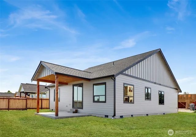 Photo 2 of Single family home for sale at 416 W 4th Street, Everson, WA 98247 | MLS# NWM2561256 | Listing updated on 2026-09-23