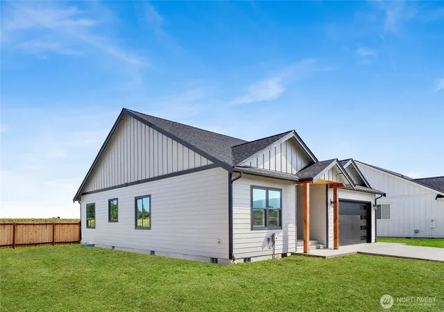 Photo 3 of Single family home for sale at 416 W 4th Street, Everson, WA 98247 | MLS# NWM2561256 | Listing updated on 2026-09-23