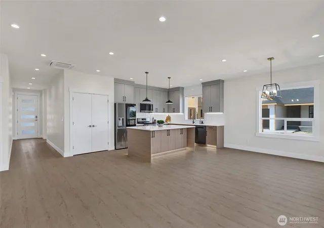 Photo 3 of Single family home for sale at 416 W 4th Street, Everson, WA 98247 | MLS# NWM2561256 | Listing updated on 2026-09-23