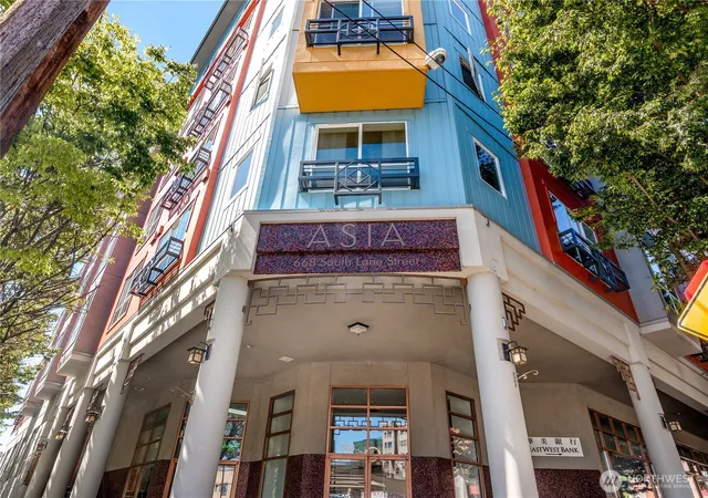 Photo 4 of Condo for sale at 668 S Lane St #314, Seattle, WA 98104 | MLS# NWM2561298 | Listing updated on 2026-09-30