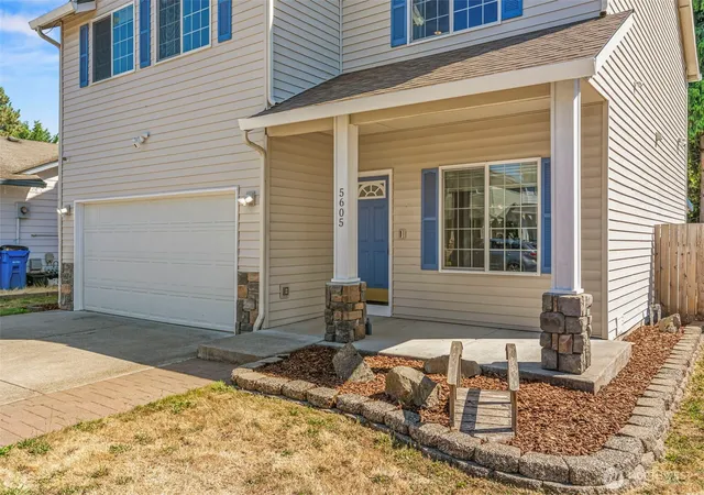 Photo 3 of Single family home for sale at 5605 NE 55th Circle, Vancouver, WA 98661 | MLS# NWM2561416 | Listing updated on 2026-10-02