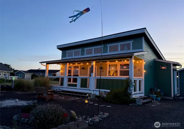 Photo 2 of Single family home for sale at 442 N Spinnaker Ave Sw, Ocean Shores, WA 98569 | MLS# NWM2561430 | Listing updated on 2026-09-23