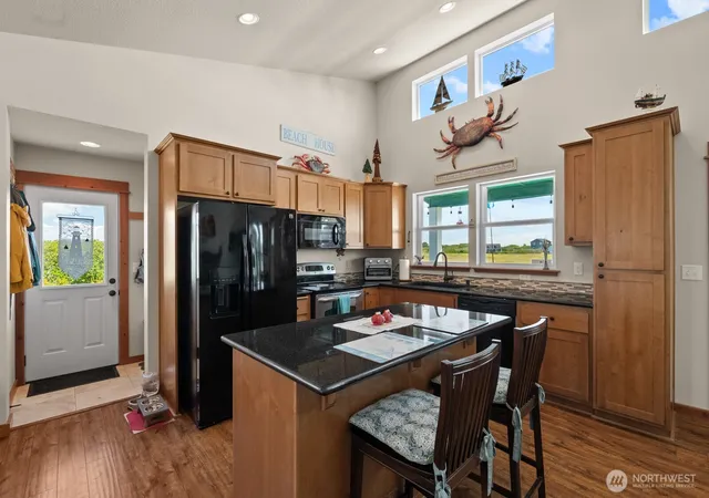 Photo 3 of Single family home for sale at 442 N Spinnaker Ave SW, Ocean Shores, WA 98569 | MLS# NWM2561430 | Listing updated on 2026-09-23