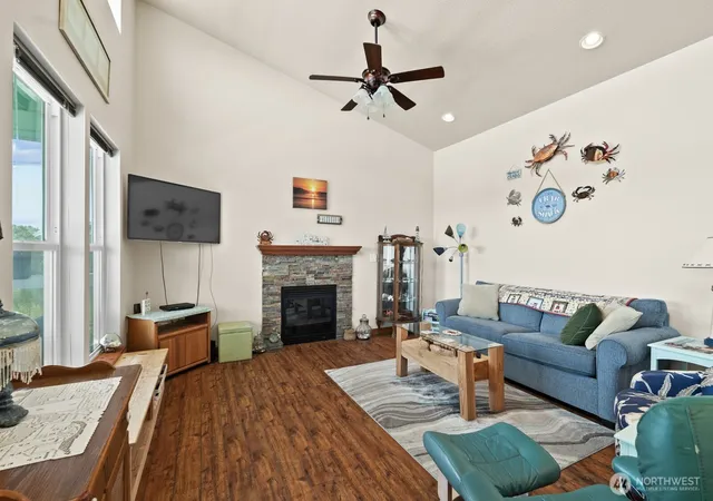 Photo 4 of Single family home for sale at 442 N Spinnaker Ave SW, Ocean Shores, WA 98569 | MLS# NWM2561430 | Listing updated on 2026-09-23