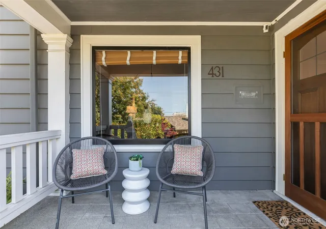 Photo 2 of Single family home for sale at 431 Smith St, Seattle, WA 98109 | MLS# NWM2561525 | Listing updated on 2026-10-01