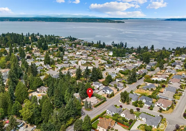 Photo 3 of Single family home for sale at 102 Sw 301st Street, Federal Way, WA 98023 | MLS# NWM2561556 | Listing updated on 2026-09-23