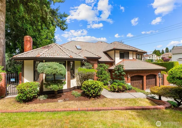 Photo 3 of Single family home for sale at 102 SW 301st Street, Federal Way, WA 98023 | MLS# NWM2561556 | Listing updated on 2026-09-23