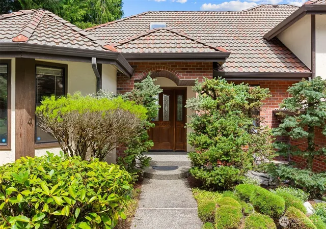 Photo 4 of Single family home for sale at 102 SW 301st Street, Federal Way, WA 98023 | MLS# NWM2561556 | Listing updated on 2026-09-23