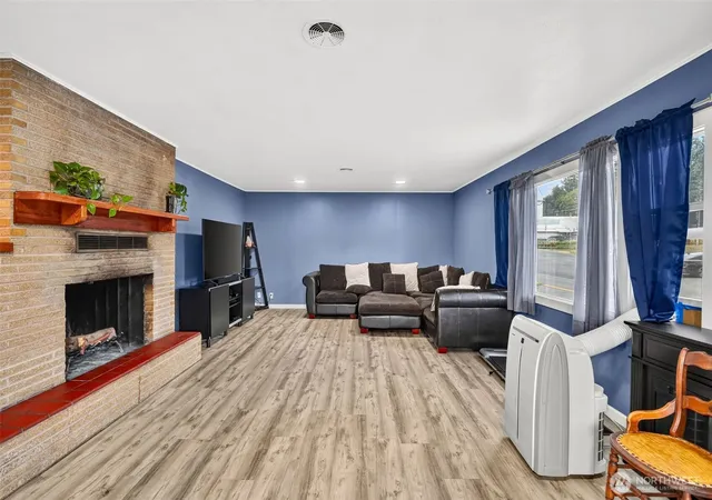 Photo 2 of Sale Pending at 211 Nw Kerron Ave, Winlock, WA 98596 | MLS# NWM2561722 | Listing updated on 2026-09-25